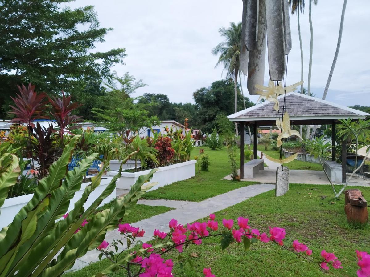Rafflesia Resort Lundu Buitenkant foto