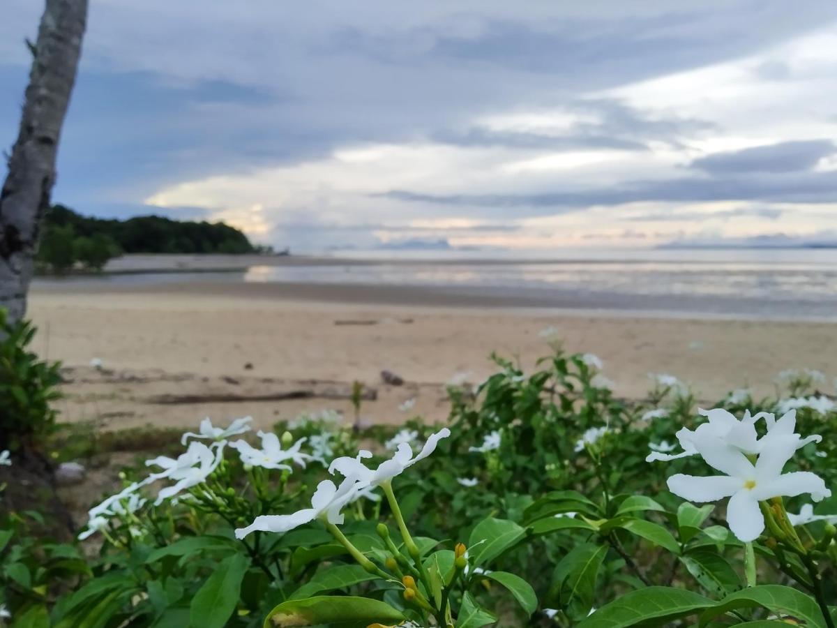 Rafflesia Resort Lundu Buitenkant foto
